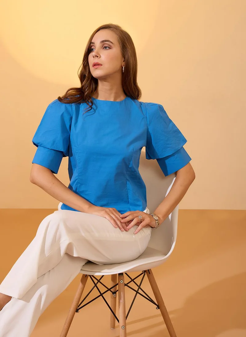 جلو باص بلوزة عمل نسائية بأكمام منتفخة وياقة مستديرة من جلوبس